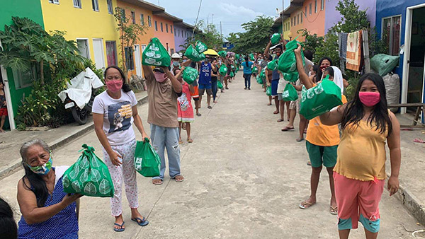 SM Foundation, Uniqlo Send Food Packs To SM Cares Villages