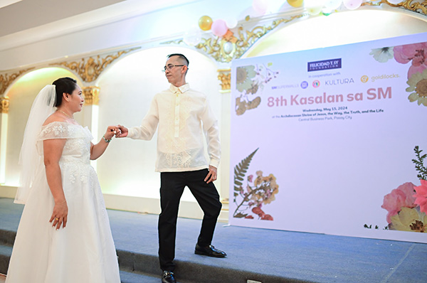 SM Supermalls, Felicidad Sy Foundation Celebrate Love And Faith With '8th Kasalan Sa SM' Mass Wedding